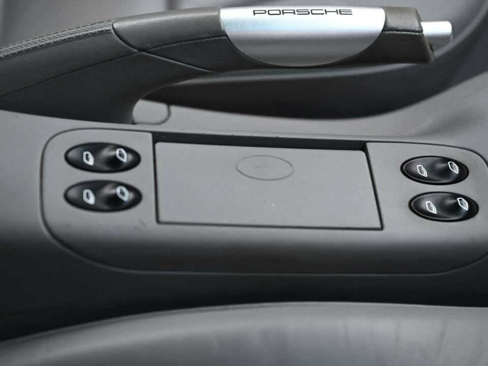 Bild 43/50 von Porsche 911 Carrera 4S (2004)