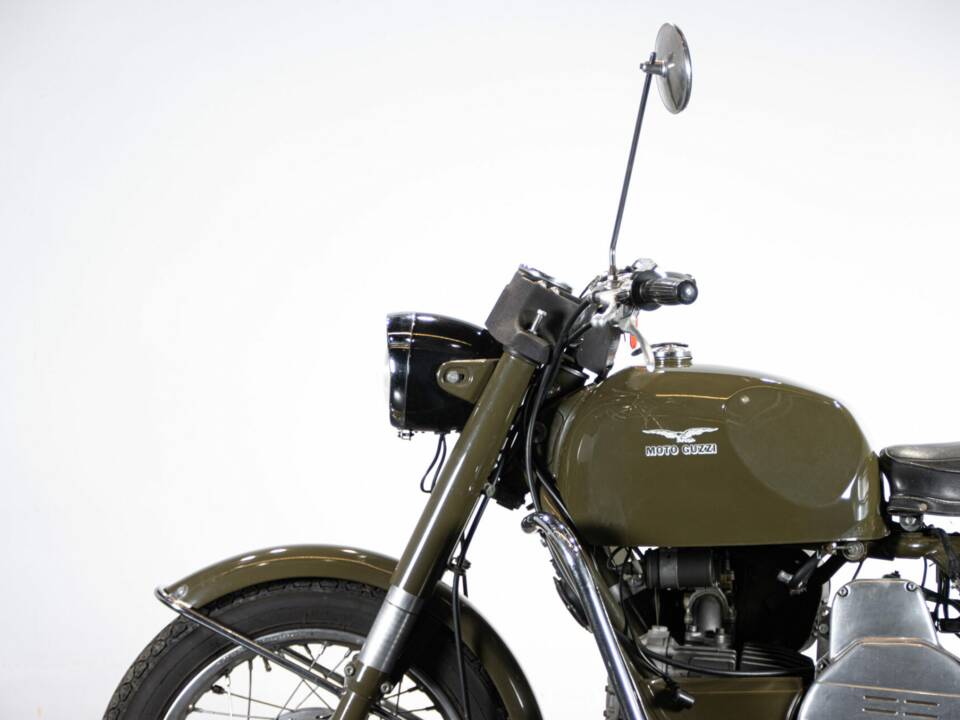 Bild 24/50 von Moto Guzzi Nuovo Falcone Militare (1973)