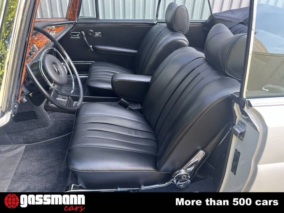 Imagen 9/15 de Mercedes-Benz 280 SE 3,5 (1970)