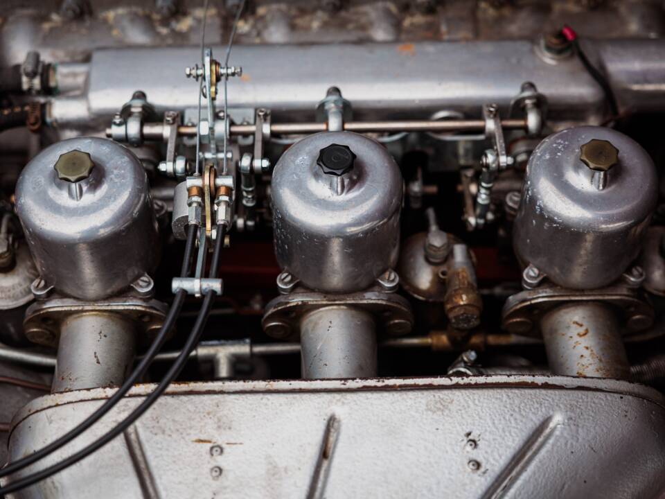 Image 43/46 of Jaguar E-Type (2+2) (1966)