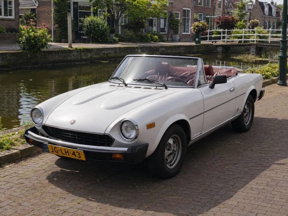 Bild 1/8 von FIAT Spider 2000 (1979)