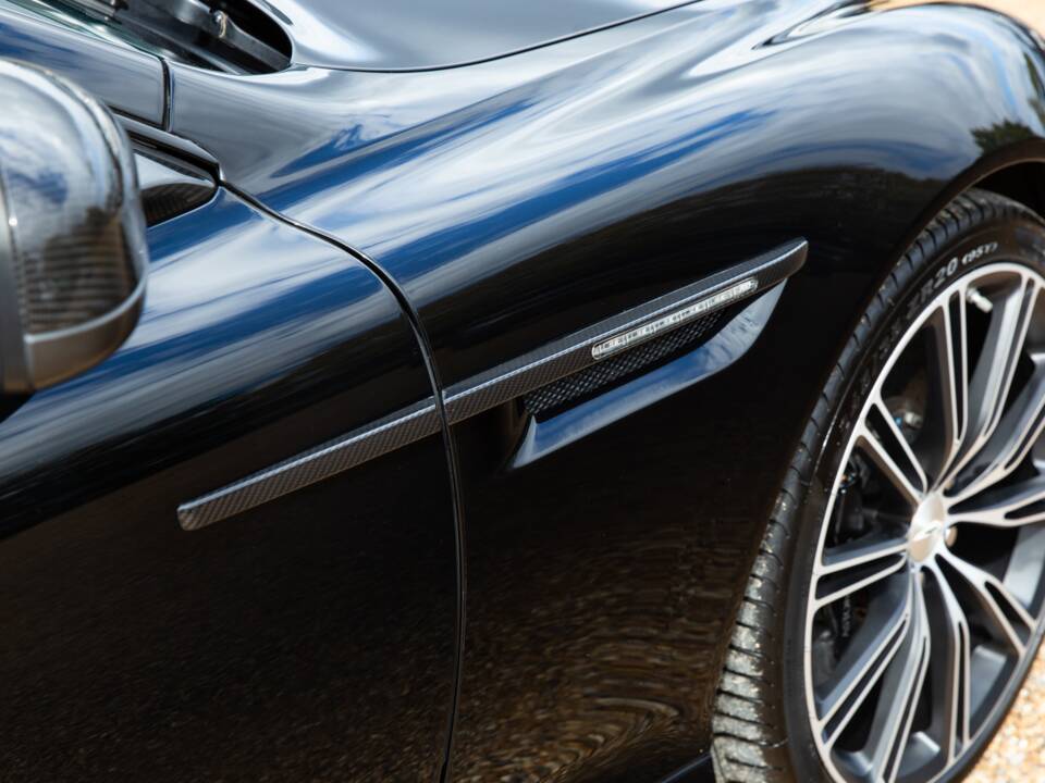 Image 12/94 of Aston Martin DB 9 (2014)