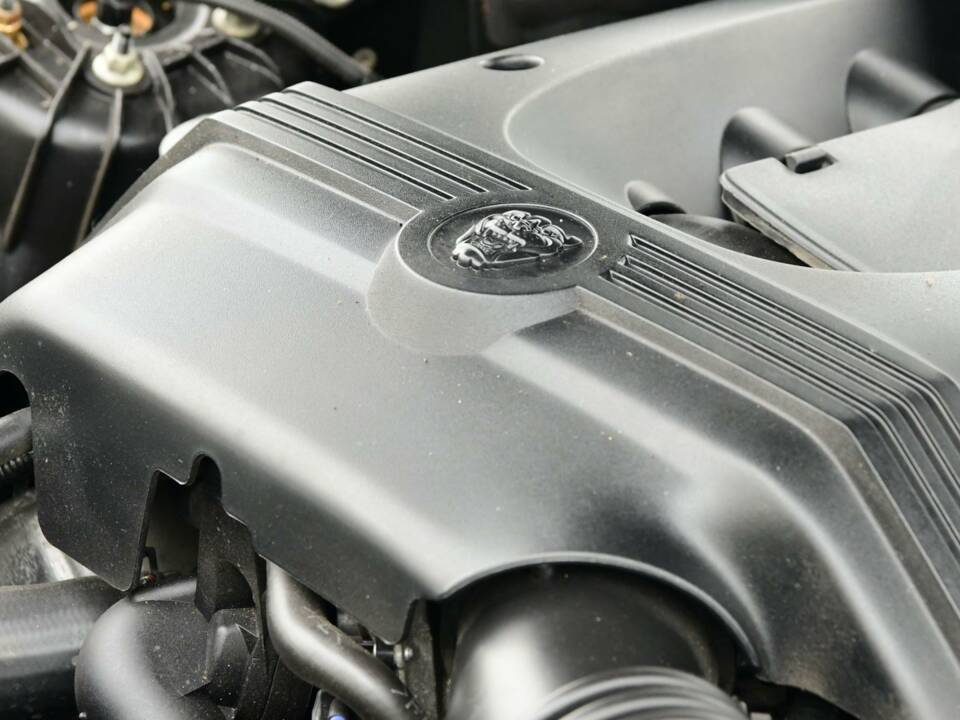 Image 34/50 of Jaguar XJ 8 4.2 (2008)