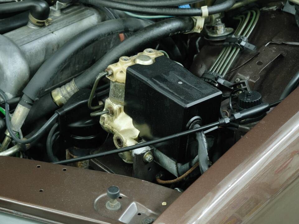 Bild 24/50 von Mercedes-Benz 380 SE (1984)