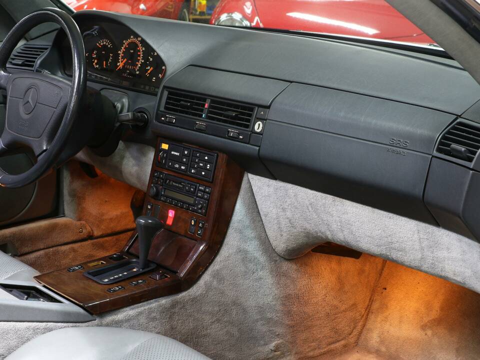 Image 20/27 of Mercedes-Benz SL 500 (1993)