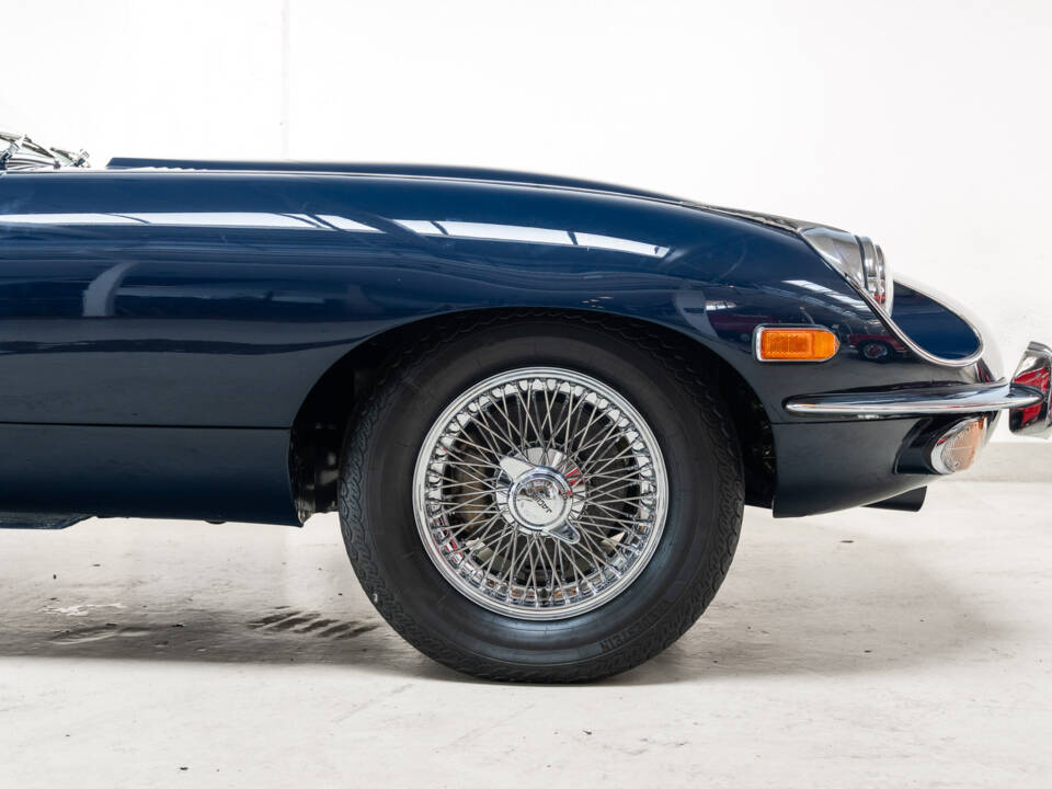 Image 30/36 of Jaguar E-Type (1969)
