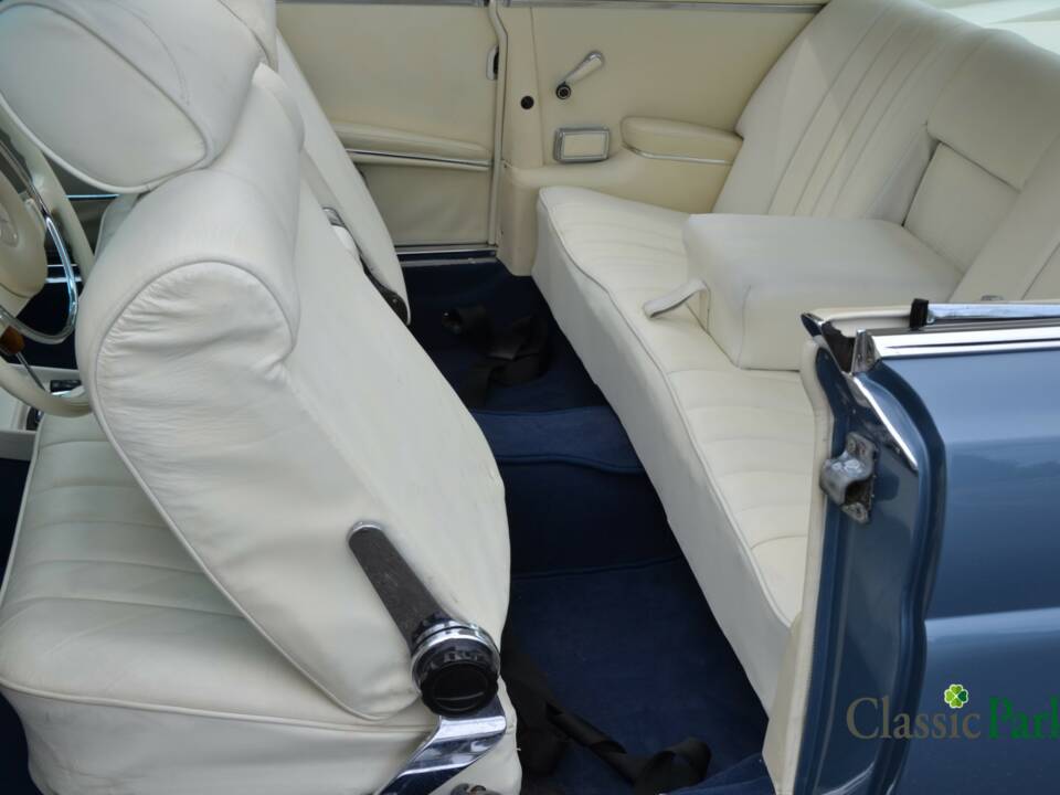 Bild 22/50 von Mercedes-Benz 280 SE 3,5 (1971)
