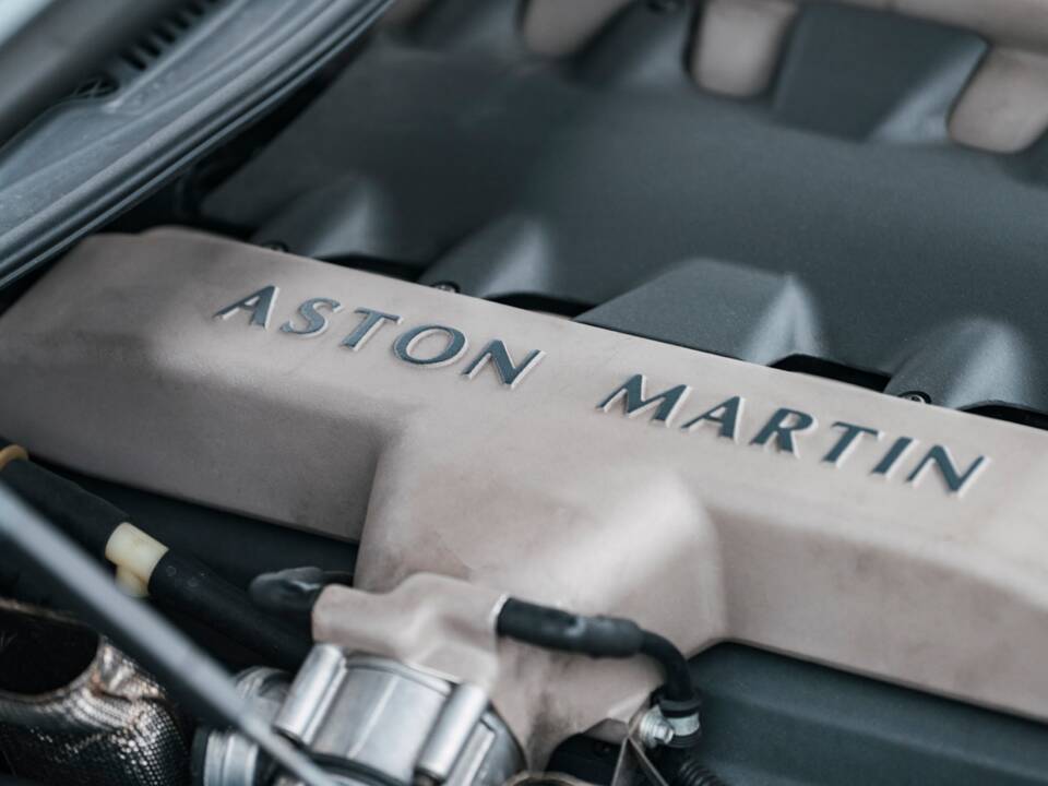 Image 17/23 of Aston Martin V12 Vanquish (2003)