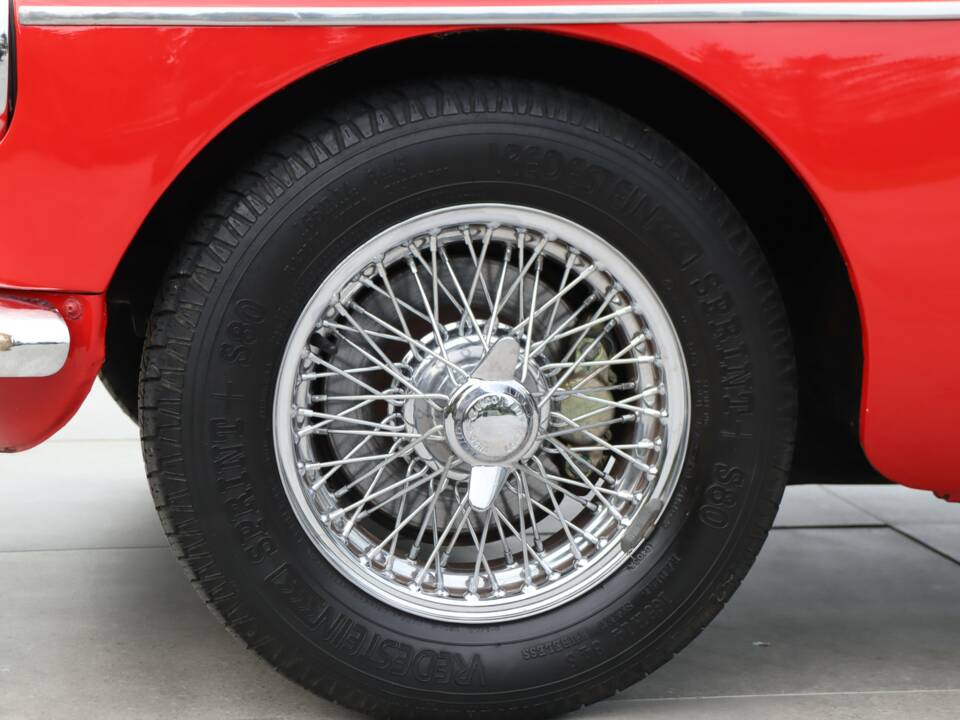 Image 35/50 of MG MGB GT (1974)