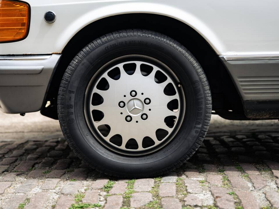 Image 16/50 of Mercedes-Benz 500 SEL (1984)