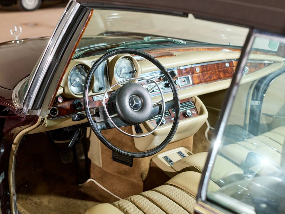 Bild 43/47 von Mercedes-Benz 280 SE (1970)