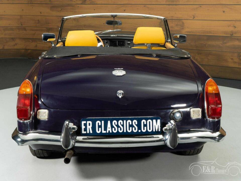 Image 17/19 of MG MGB (1973)