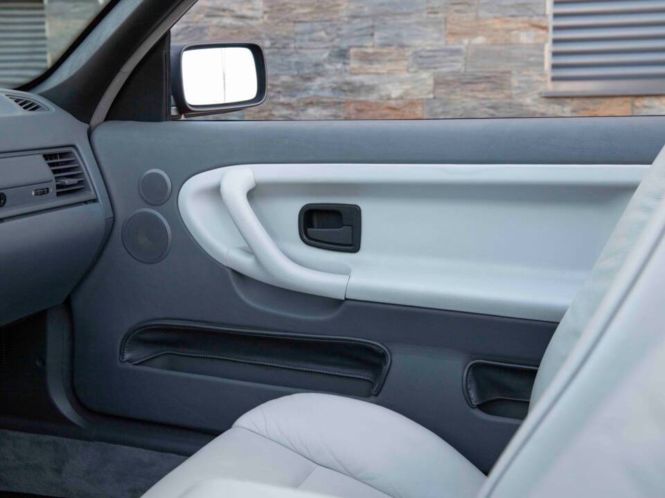 Bild 60/92 von BMW 325i (1994)