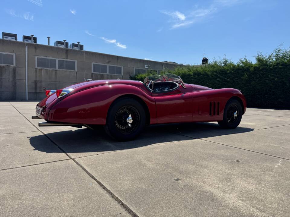 Image 15/34 of Jaguar XK 140 OTS (1955)