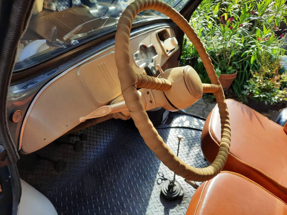 Bild 17/19 von Renault 4 CV (1952)
