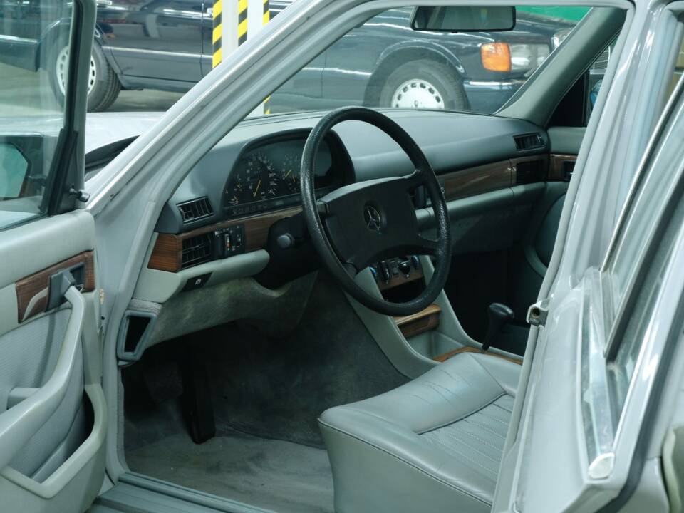 Bild 46/50 von Mercedes-Benz 300 SEL (1986)