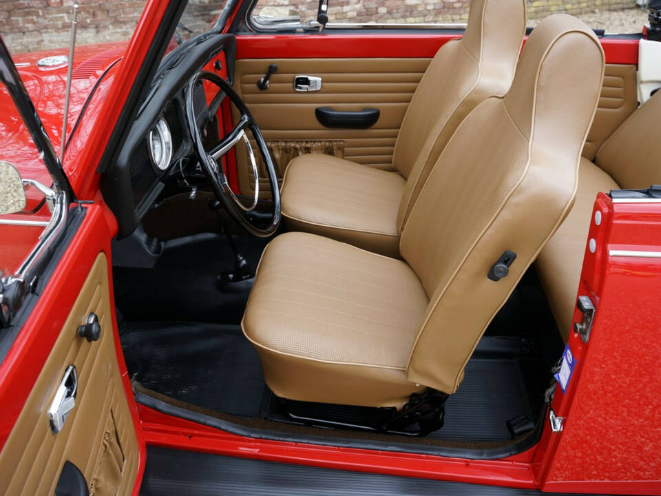 Image 22/50 of Volkswagen Beetle 1600 (1971)