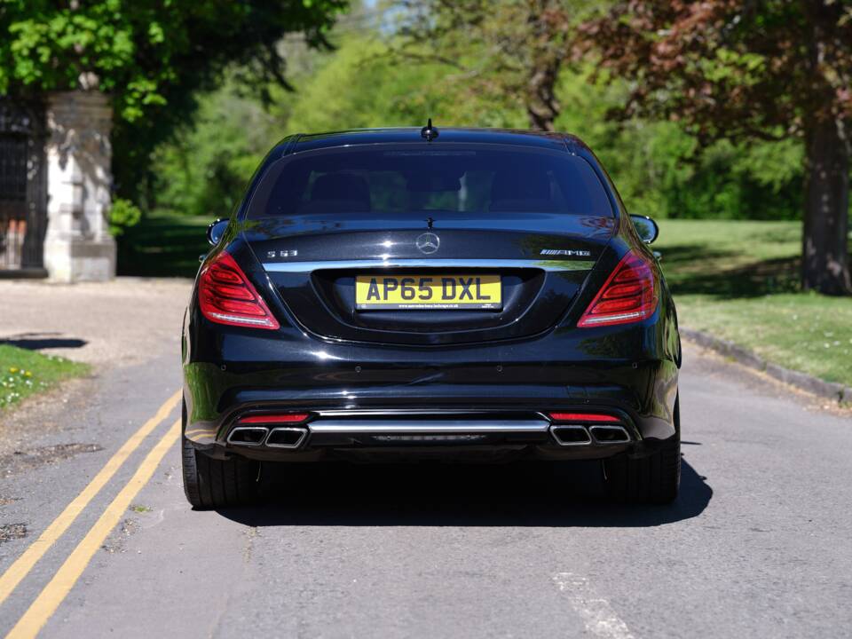 Bild 12/50 von Mercedes-Benz S 63 AMG (2015)