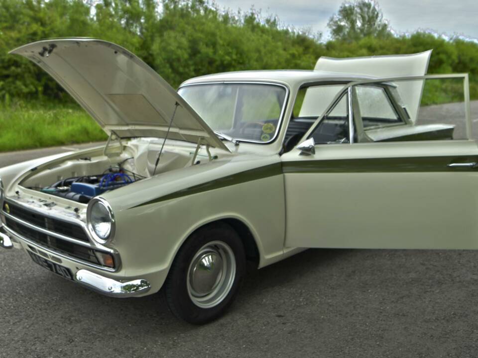 Image 36/50 of Ford Lotus Cortina (1966)