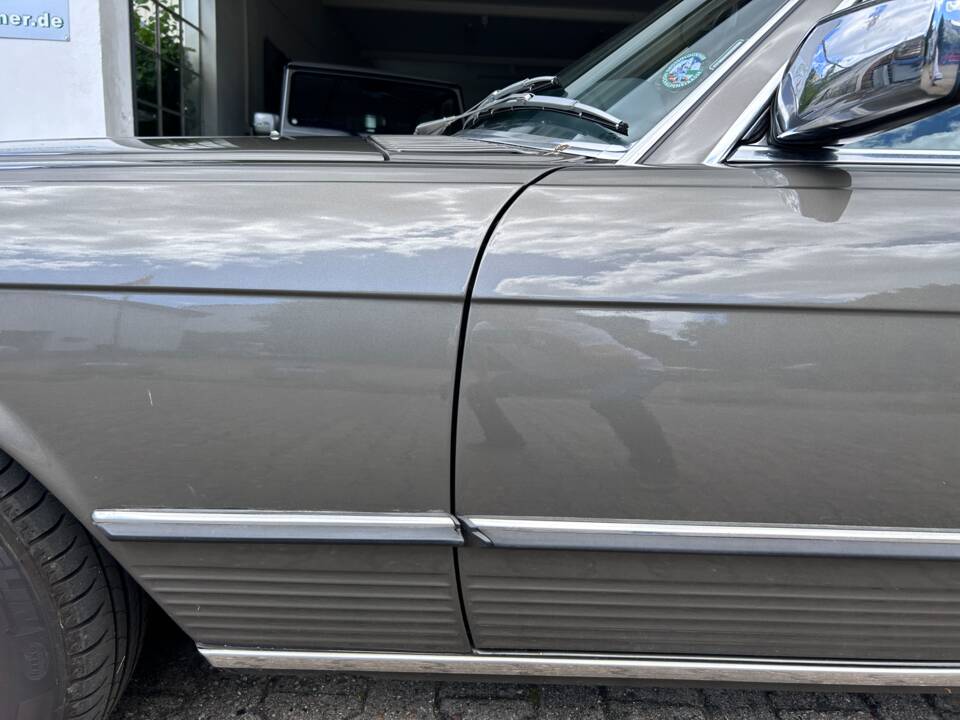 Image 21/37 of Mercedes-Benz 560 SL (1986)