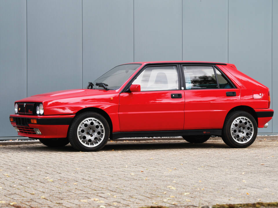 Image 14/41 of Lancia Delta HF Integrale (1989)