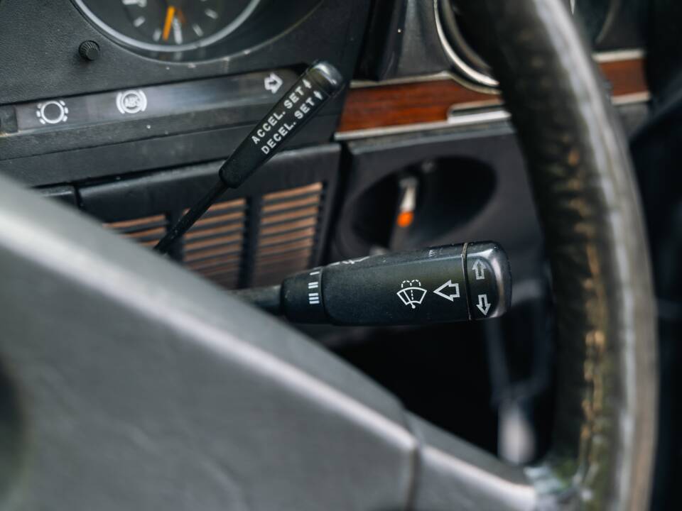Image 23/30 de Mercedes-Benz 500 SL (1983)