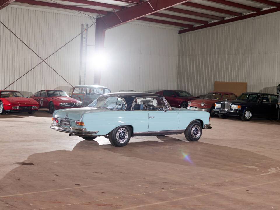 Image 5/91 of Mercedes-Benz 280 SE (1970)