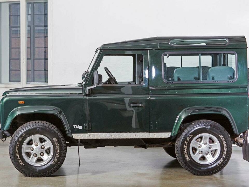 Bild 2/18 von Land Rover Defender 90 Td5 (2002)