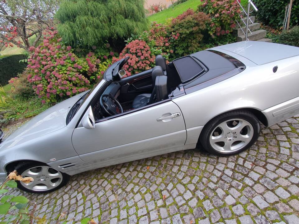 Image 3/11 of Mercedes-Benz SL 320 (2000)