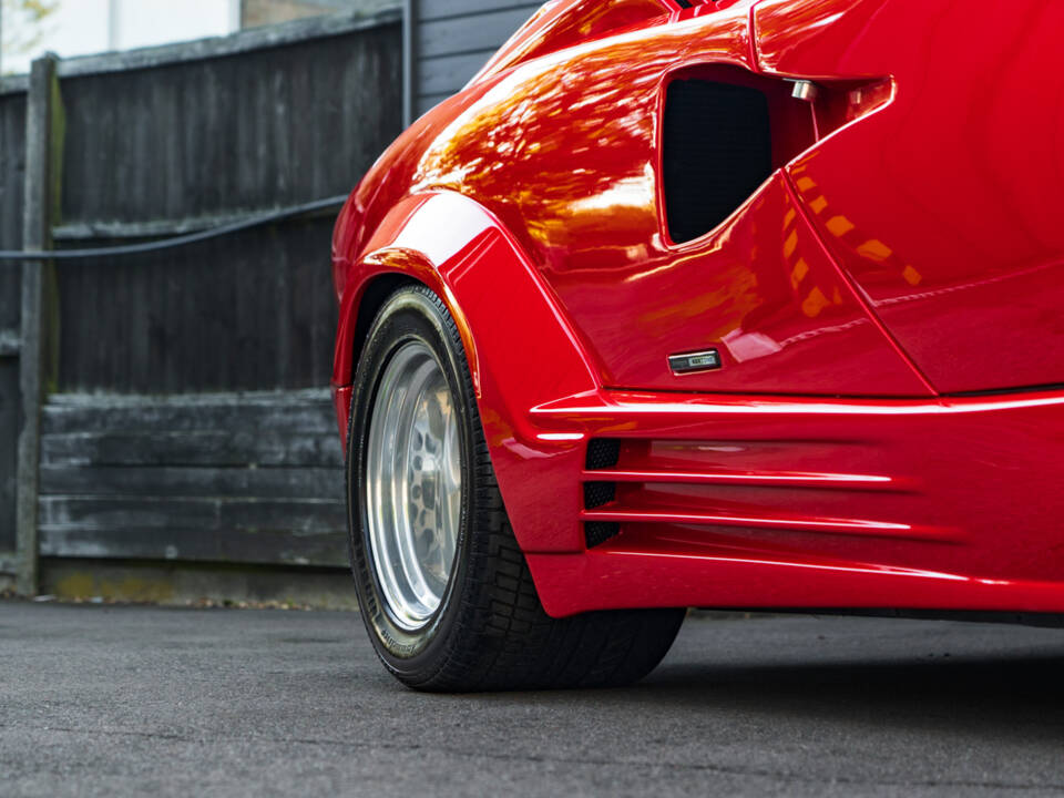 Image 60/68 of Lamborghini Countach 25th Anniversary (1989)