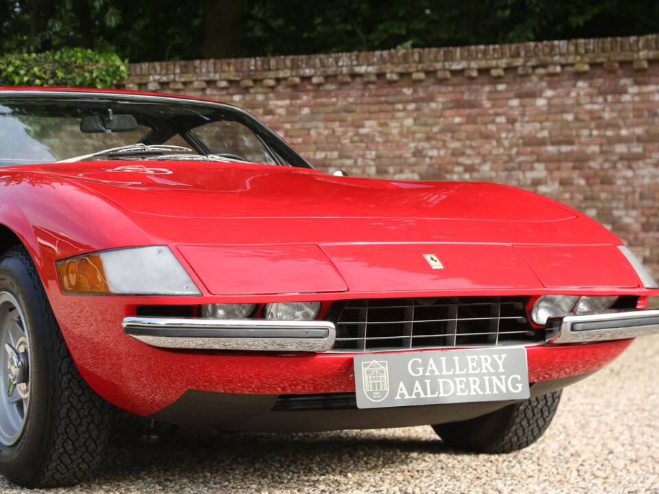 Afbeelding 25/50 van Ferrari 365 GTB/4 Daytona (1973)
