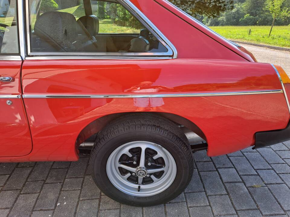 Rear left fender