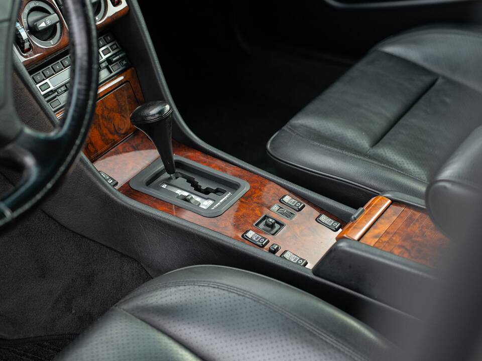 Bild 25/61 von Mercedes-Benz 500 E (1992)