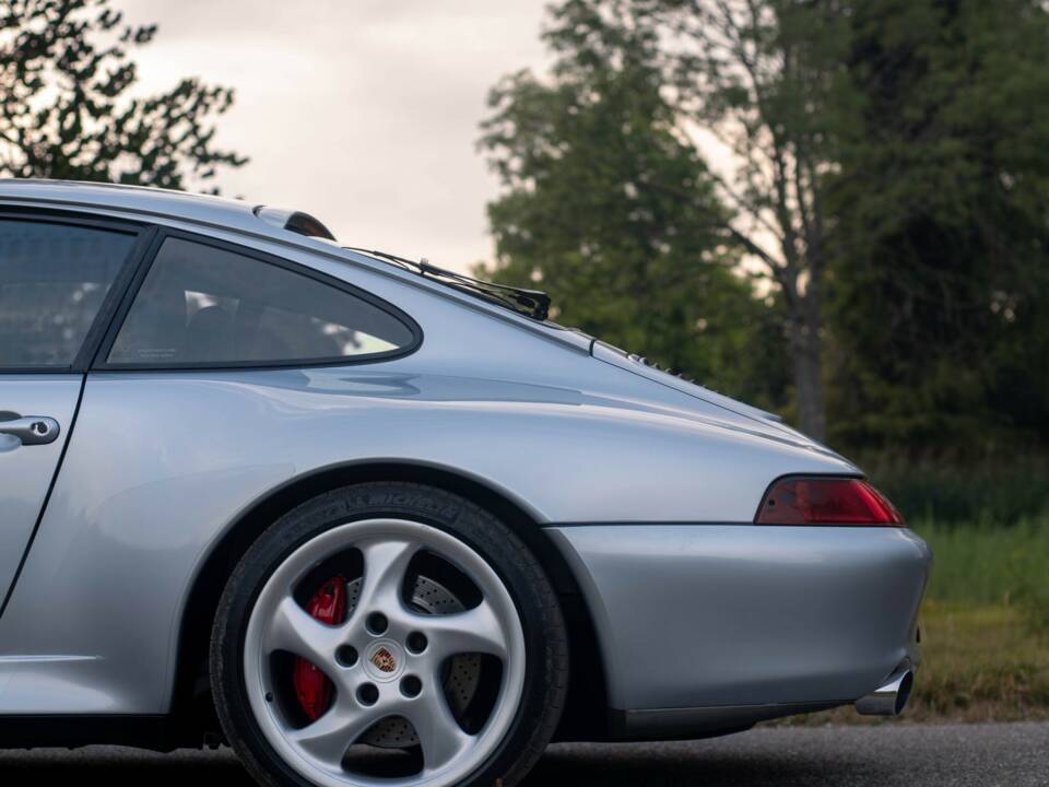 Afbeelding 16/19 van Porsche 911 Carrera 4S (1998)