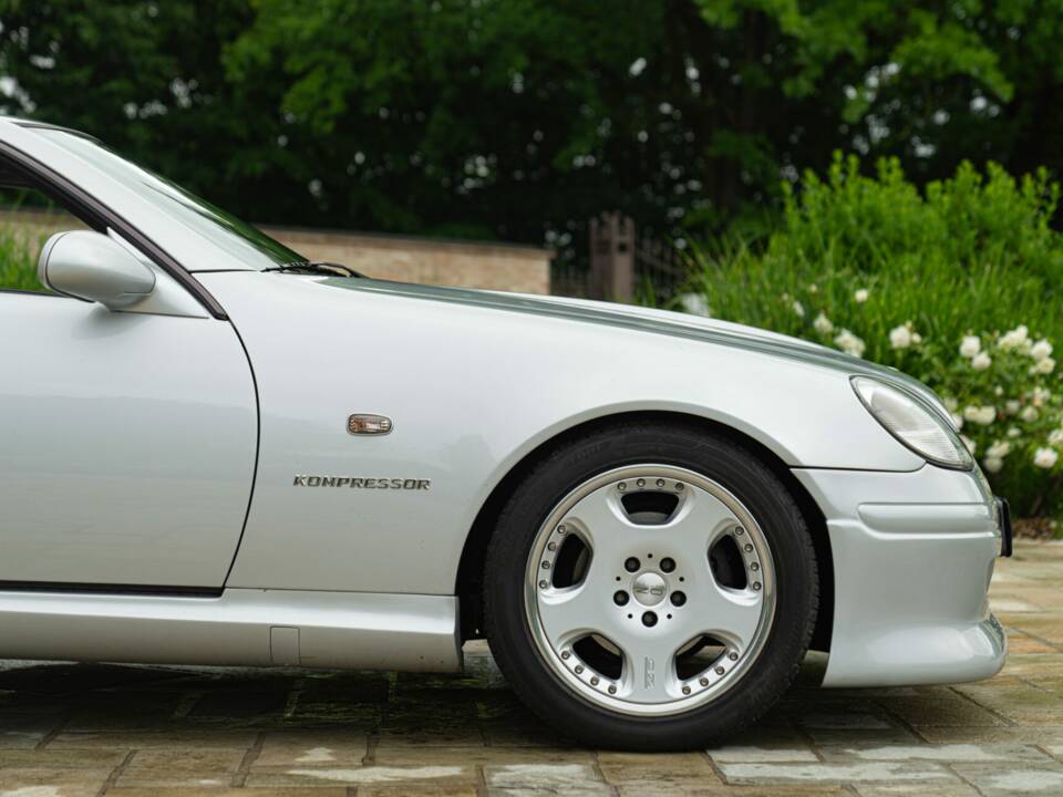 Obraz 29/50 pojazdu Mercedes-Benz SLK 230 Kompressor (1997)