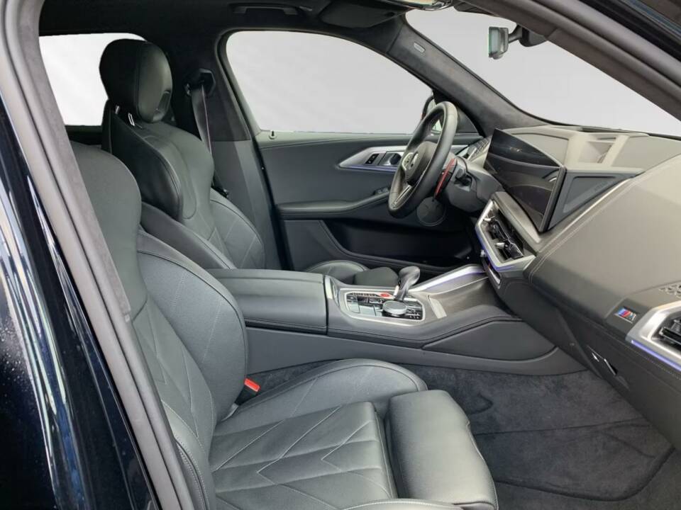 Image 7/10 of BMW XM 50e (2024)