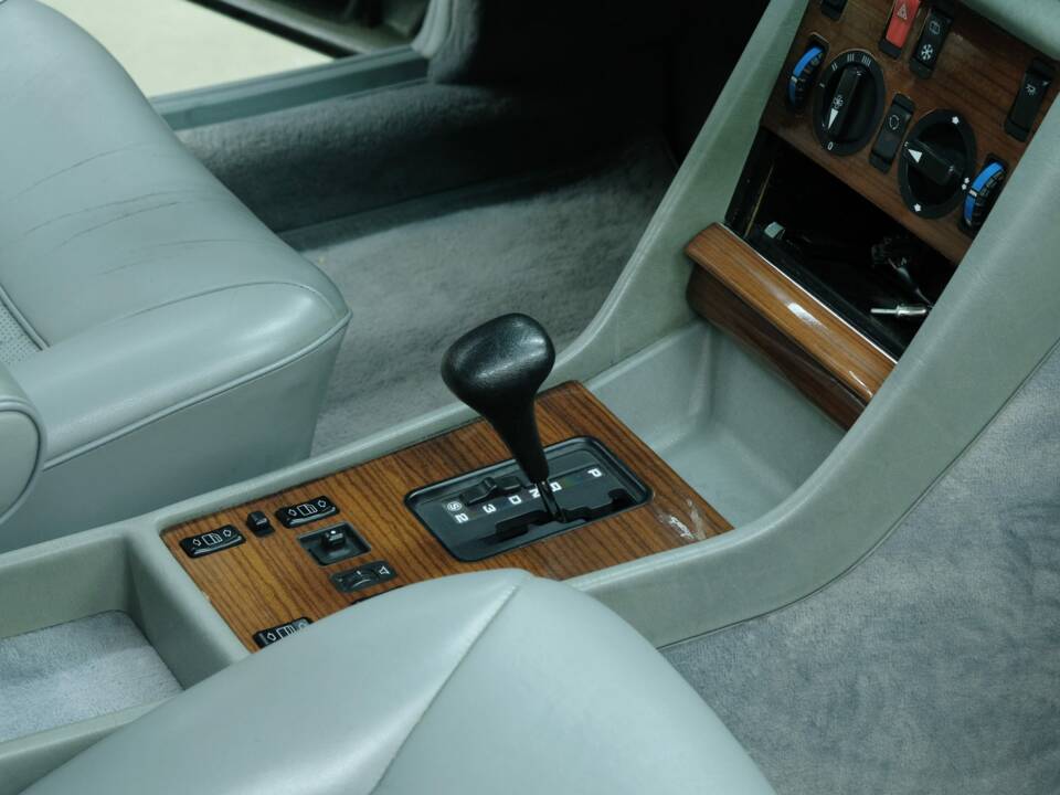 Bild 25/50 von Mercedes-Benz 300 SEL (1986)