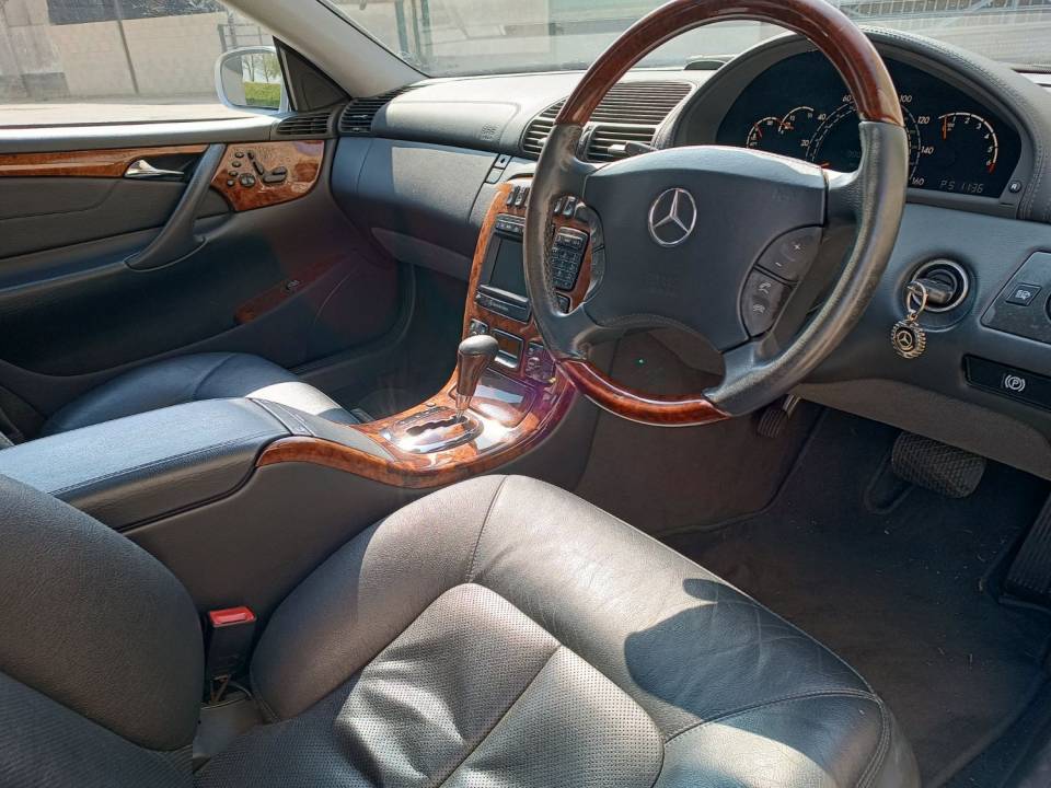 Immagine 9/17 di Mercedes-Benz CL 500 (2002)