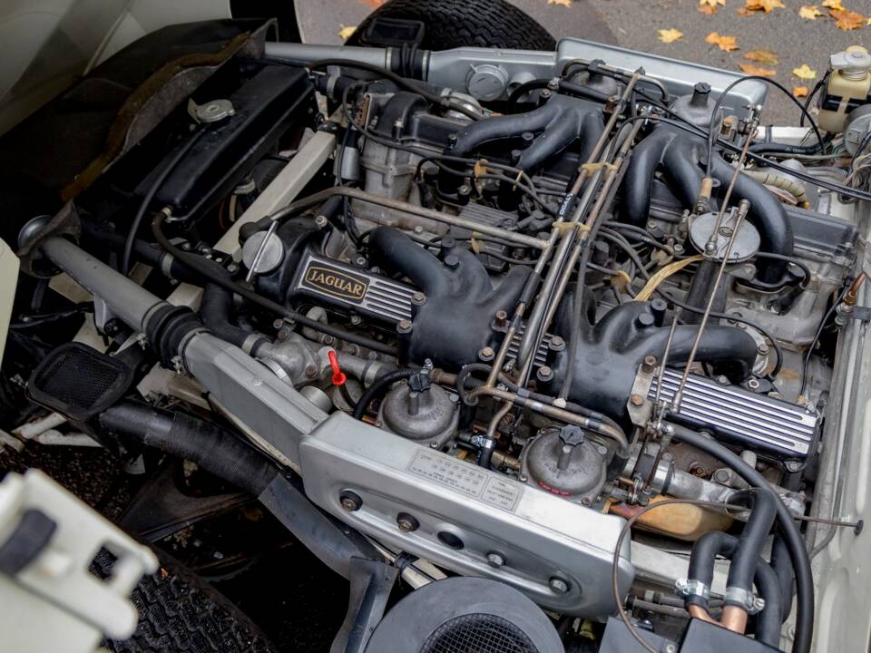 Image 48/50 de Jaguar Type E V12 (2+2) (1972)