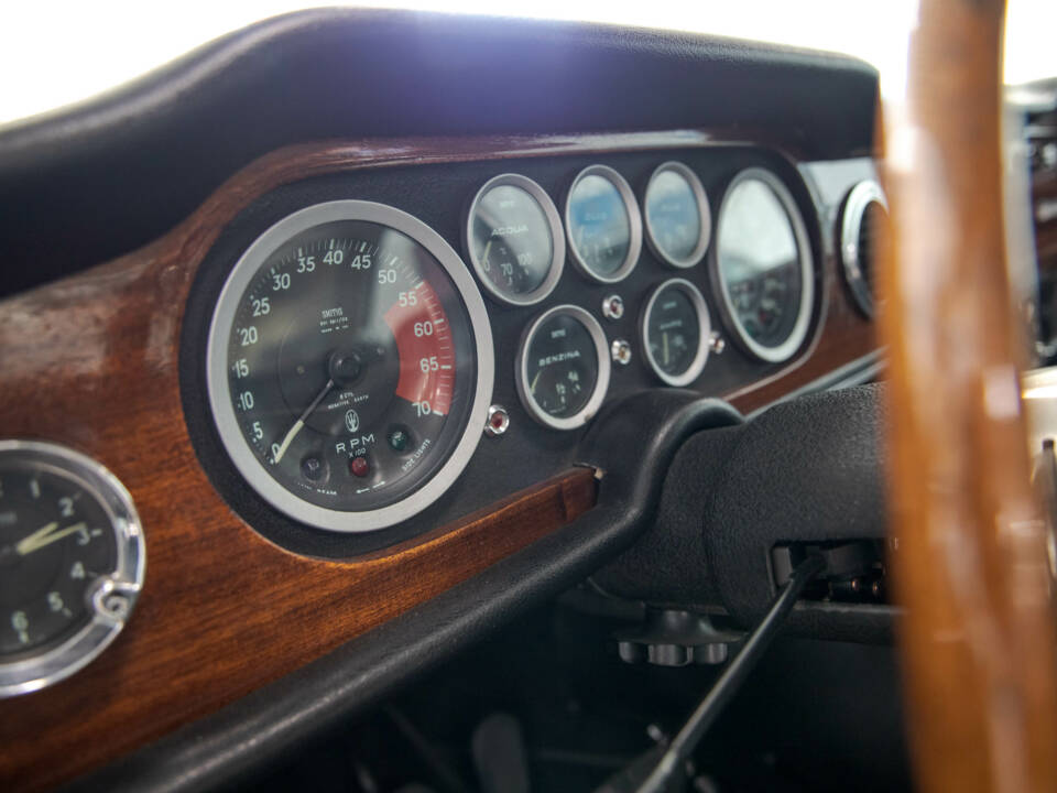 Image 28/40 of Maserati Mexico 4200 (1967)