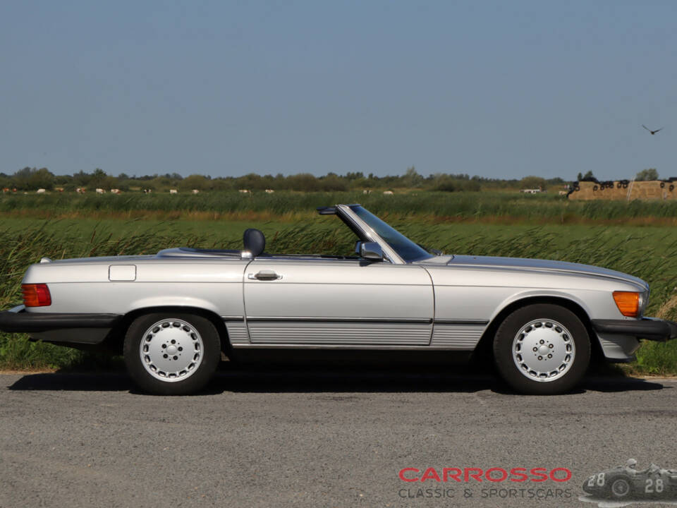 Imagen 4/50 de Mercedes-Benz 560 SL (1988)