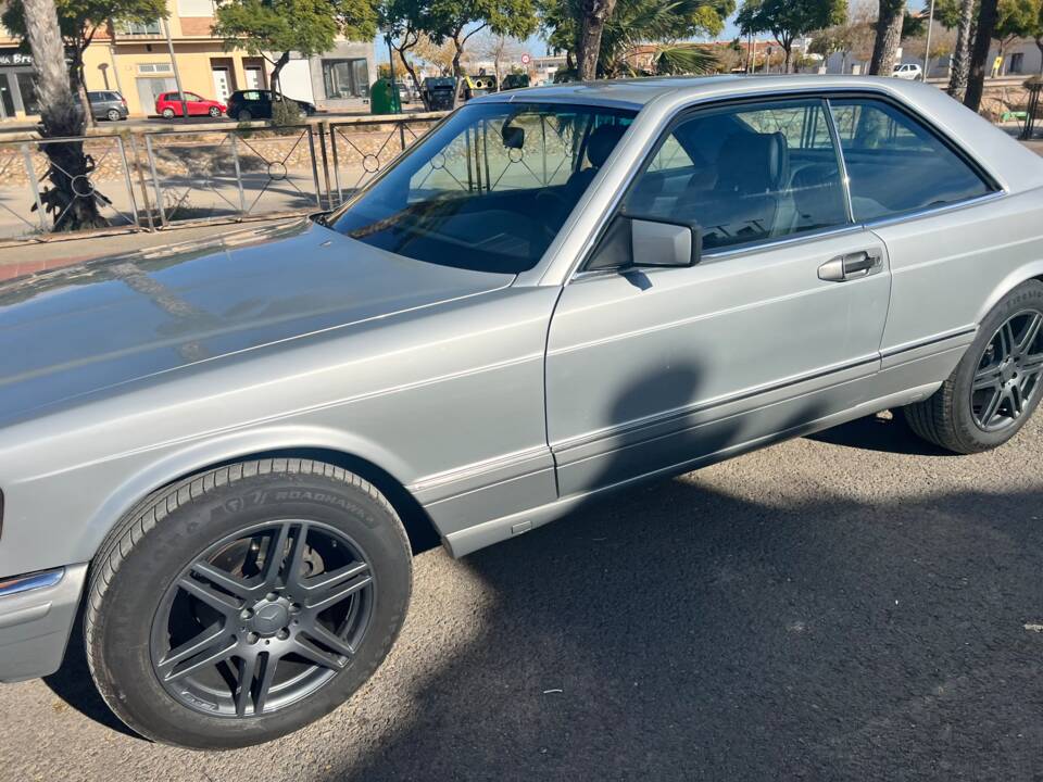 Image 68/77 of Mercedes-Benz 380 SEC (1982)