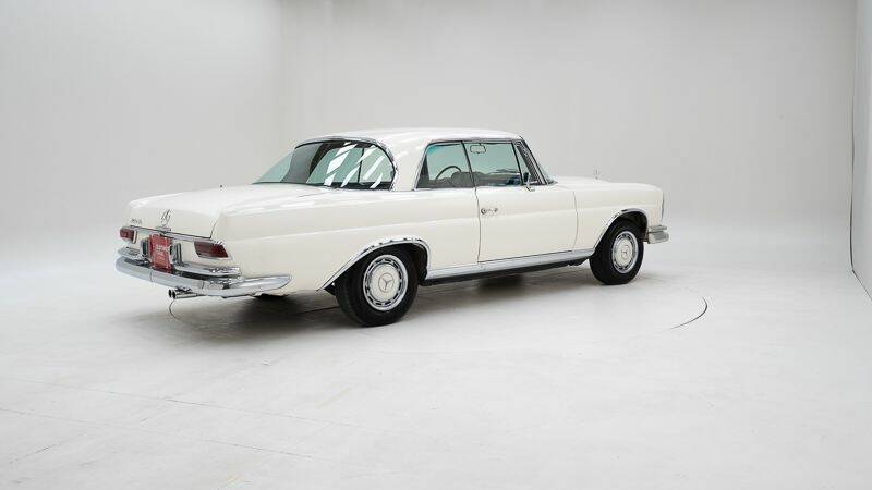 Image 2/15 of Mercedes-Benz 280 SE (1968)