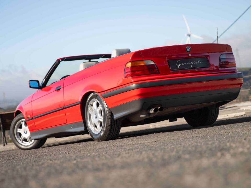 Bild 36/92 von BMW 325i (1994)