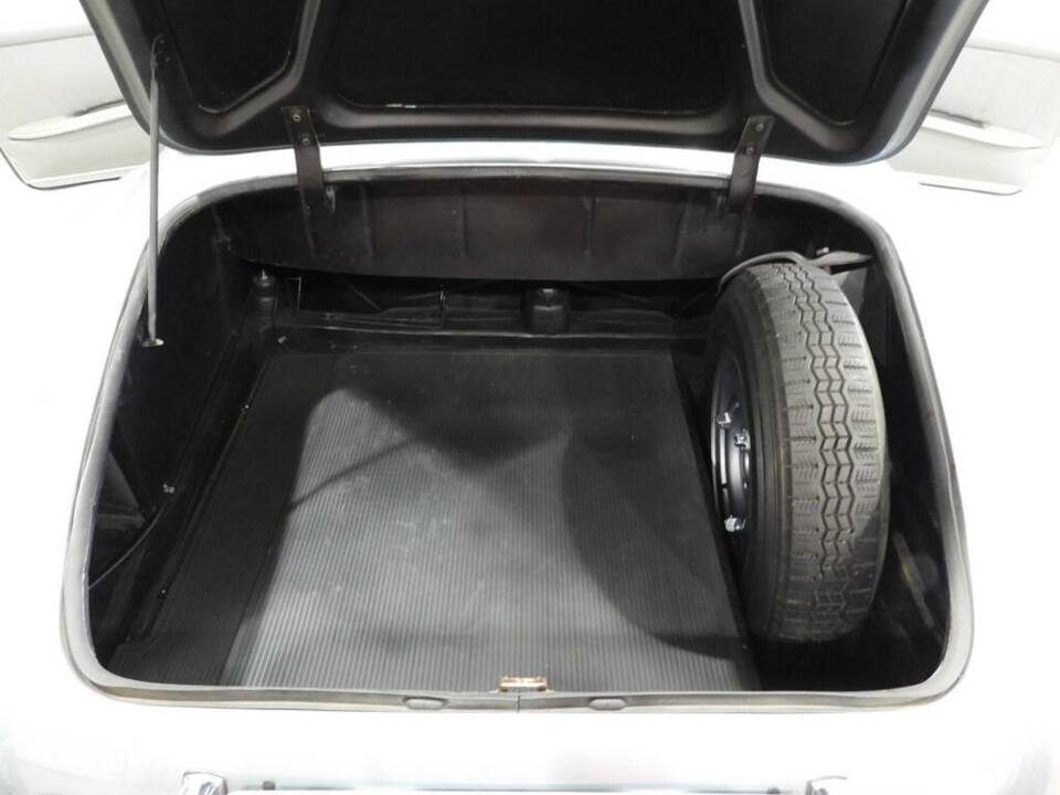 Image 10/15 of Mercedes-Benz 190 SL (1956)