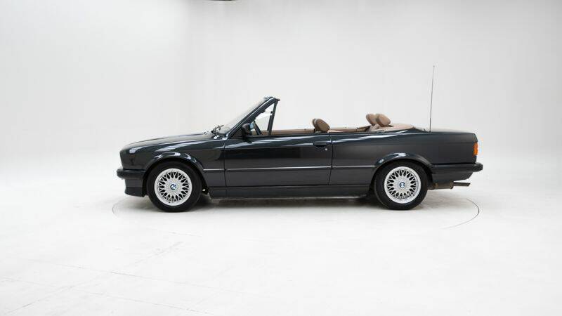 Image 8/15 of BMW 320i (1990)