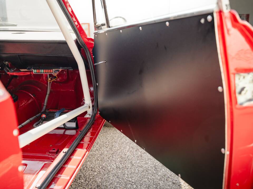 Imagen 74/81 de Alfa Romeo 1750 GT Veloce (1968)