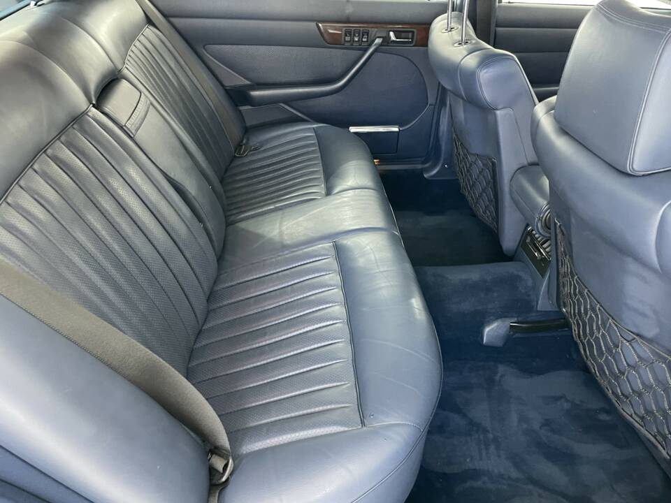 Image 14/40 de Mercedes-Benz 560 SEL (1987)