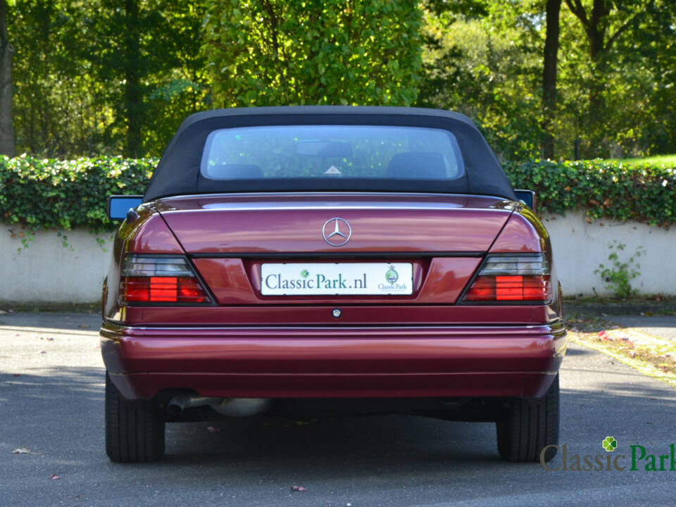 Bild 20/50 von Mercedes-Benz E 200 (1995)