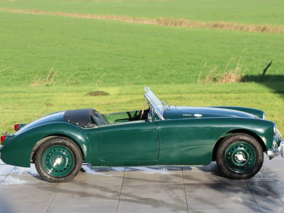 Image 38/50 of MG MGA Twin Cam (1959)
